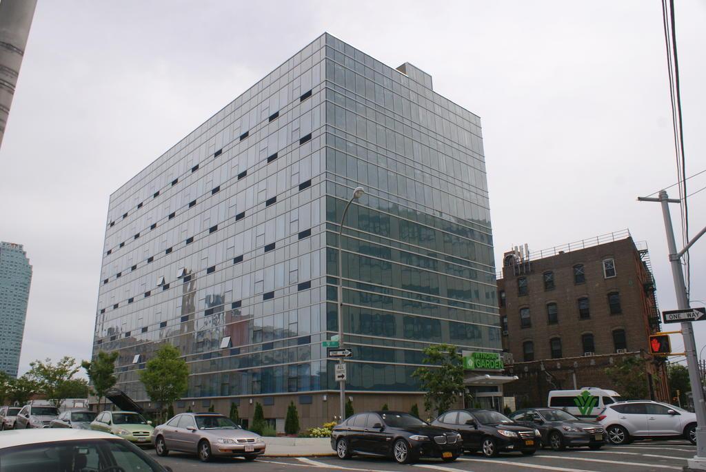 Wyndham Garden Long Island City Hotel New York Exterior photo