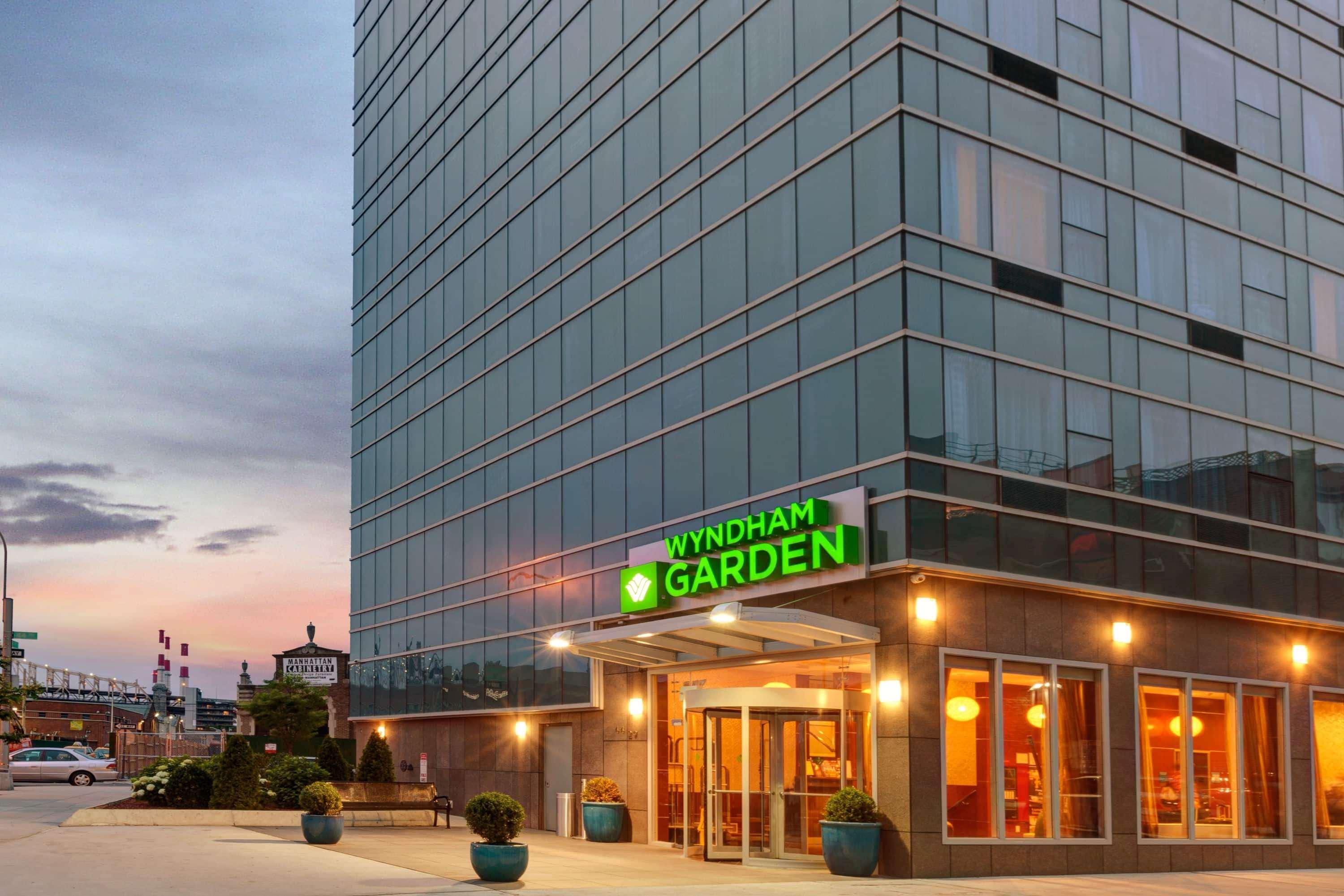 Wyndham Garden Long Island City Hotel New York Exterior photo